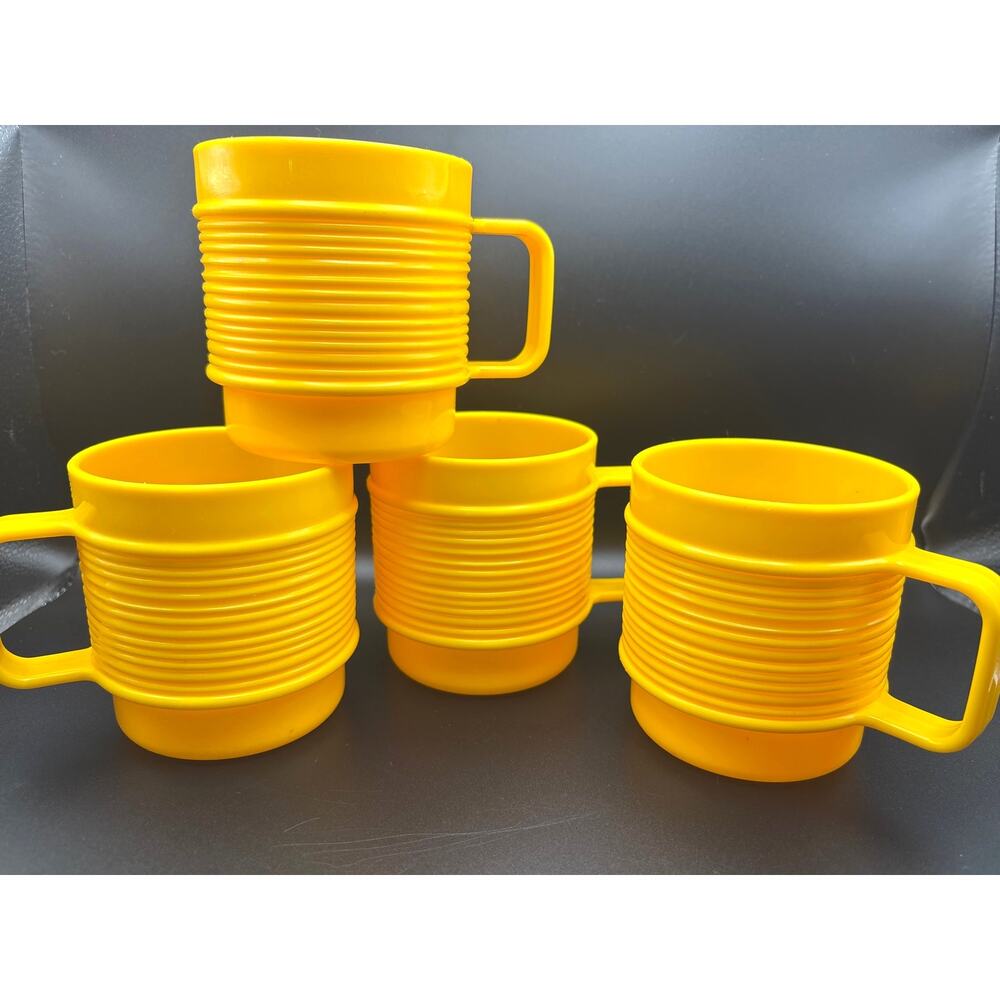 Vintage Rubbermaid Yellow Mugs Stackable w/Handle #3819 Set of 4 Retro Drinkware